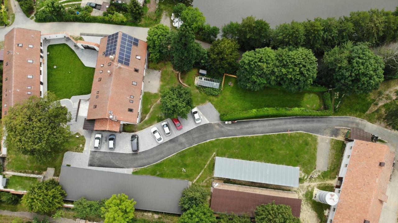 Hotel Statek Cesky Dvur Postupice Exterior foto